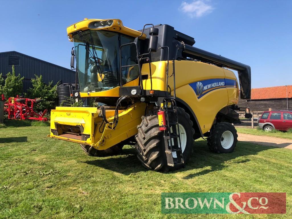 2012 New Holland CX5090 Combine Harvester