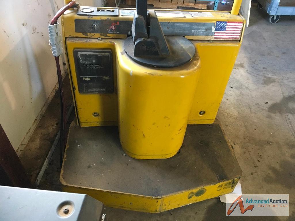 Ride on electric Pallet Jack with Automatic charger.