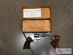 Smith & Wesson Model 66. 357 combat magnum