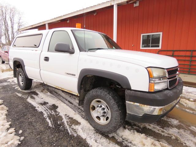 2006 CHEVY 2500 HD TRUCK WITH CAP AND PINTLE HITCH 4X4 199028 MILES