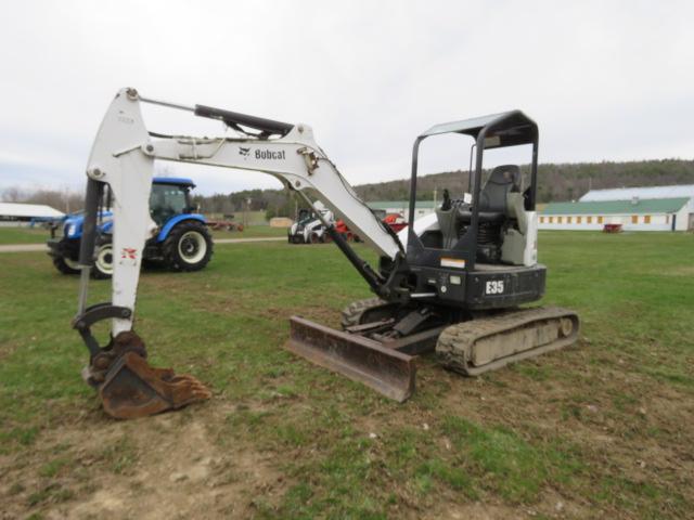 BOBCAT E35 EXCAVATOR 2243 HOURS, HYDRUALIC