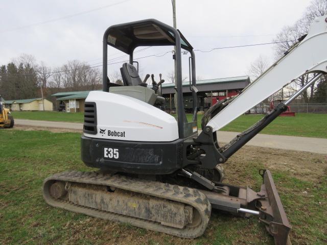 BOBCAT E35 EXCAVATOR 2243 HOURS, HYDRUALIC