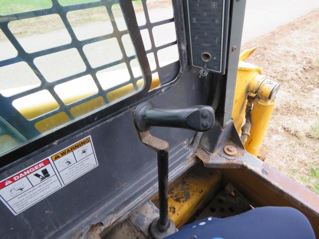 GEHLSKIDSTEER 6640 TURBO, NO BUCKET RUNS AND