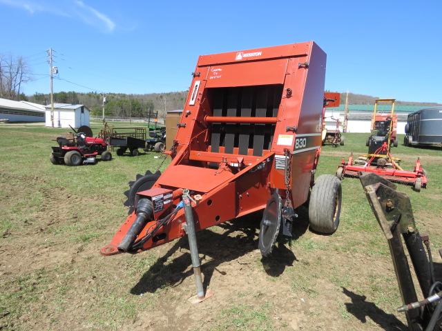 HESSTON 830 ROUND BALER VERY NICE ELECTRIC TIE