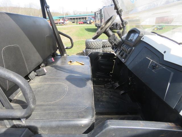 BENNCHE UTV WITH MANUAL DUMP 632 MILES FRONT