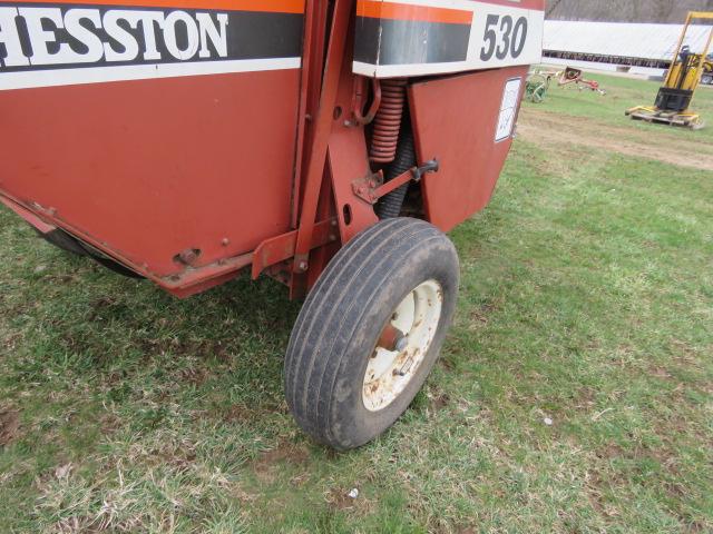 HESSTON 530 ROUND BALER