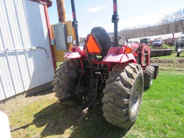 MAHINDRA 1538 HST W/ QUICK ATTACH LOADER