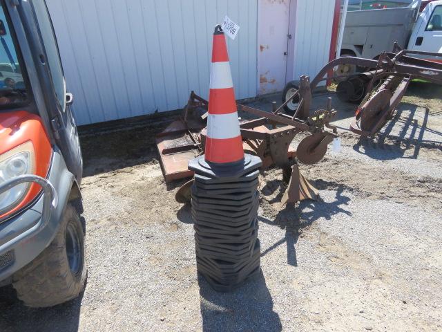 TRAFFIC SAFETY CONES 25 TIMES THE BID