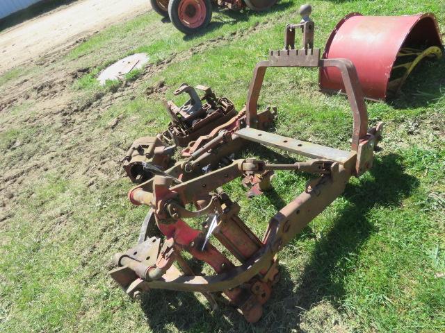 GROUP OF TRACTOR PARTS& FAST HITCH OFF FARMALL
