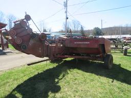 INTERNATIONAL 435 SQUARE BALER WITH KICKER