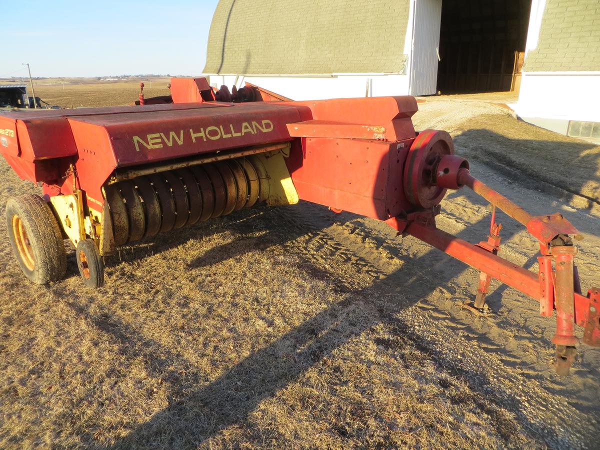 New Holland 273 baler