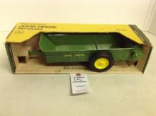 John Deere Spreader 1/16 scale