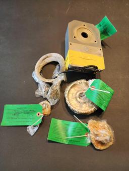 LOT DISSASEMBLED LEARJET STEERING GEAR BOX 2642000-1, S/N 225 AND SKID CONTROL BOX 42-379-1