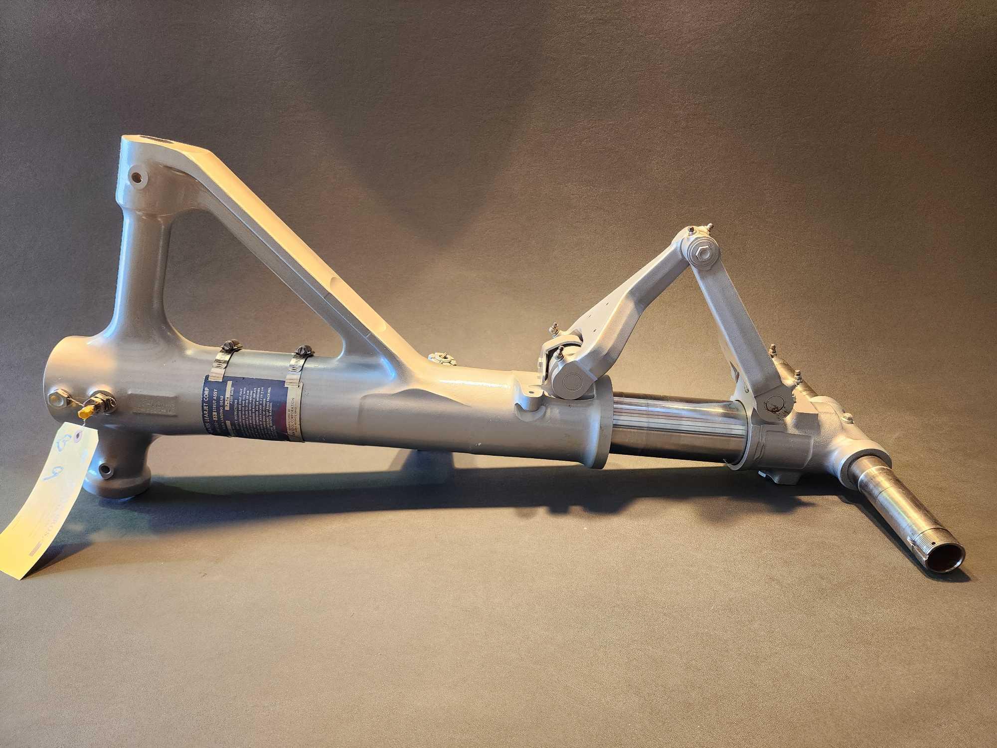 LEARJET L/H MAIN LANDING GEAR ASSY 5441100-33 (OVERHAULED) HAS COMPLIED WITH L-3 1000 CYCLE
