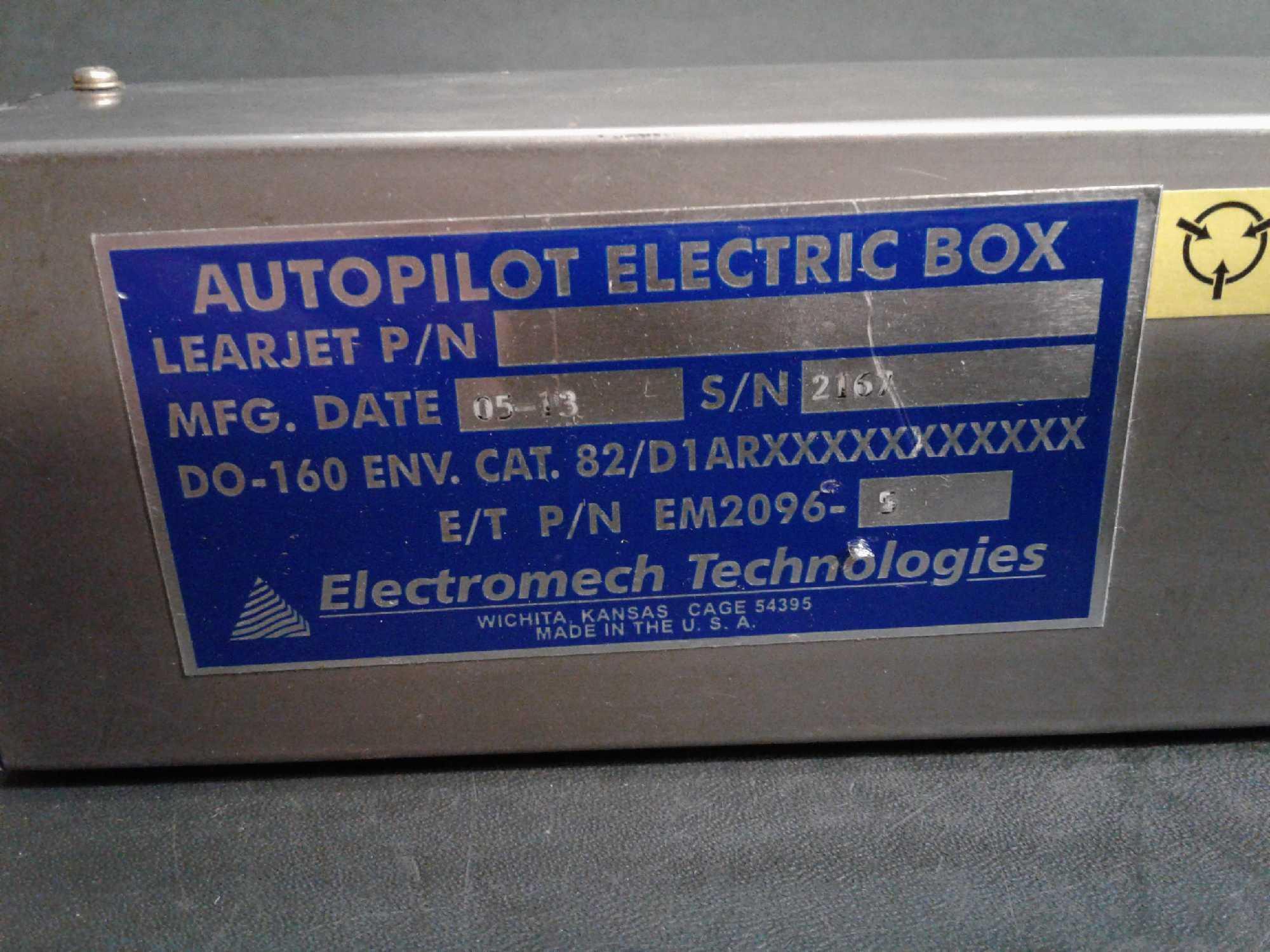 AUTOPILOT CONTROL BOX EM2096-5 (NEEDS REPAIR) S/N 2167, VG206A GYRO (BER) & DISASSEMBLED PUMP