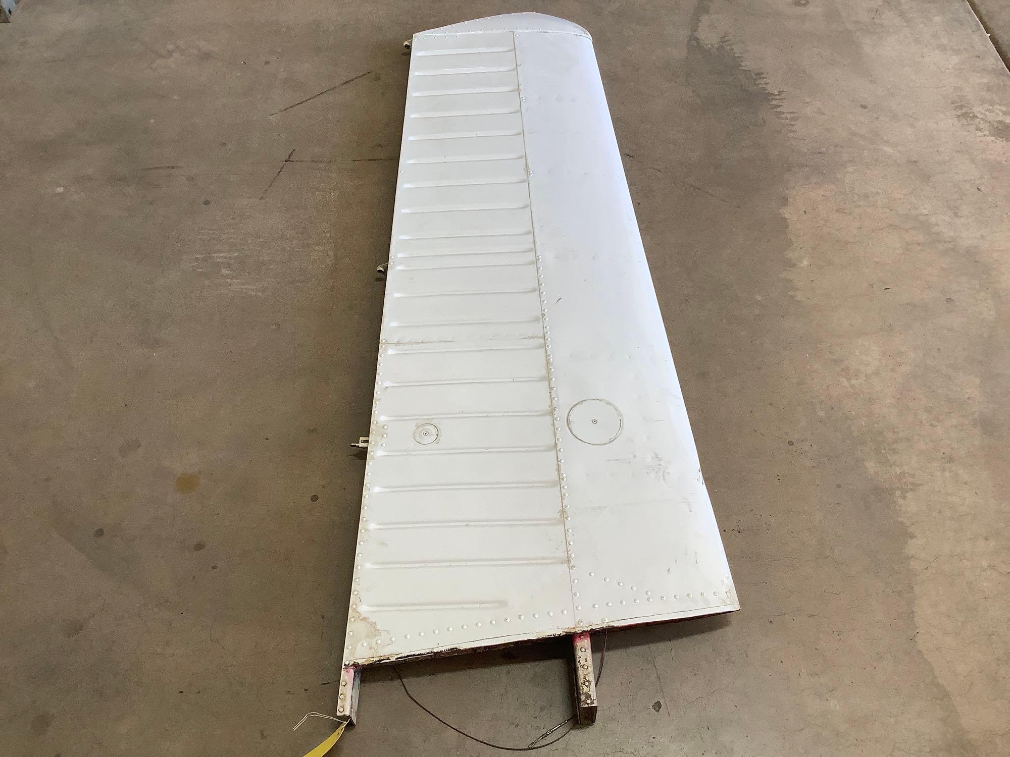 BEECHCRAFT HORIZONTAL STABILIZERS (1 WITH TRIM ACTUATOR)