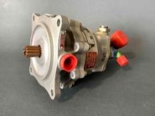 VICKERS PV3-044-8A HYDRAULIC PUMP (APPEARS NEW/REPAIRED BUT NO PAPERWORK)