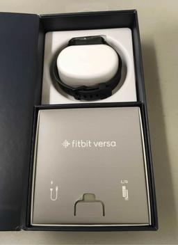 Fitbit Versa Smart Watch, Black/Black Aluminium, One Size