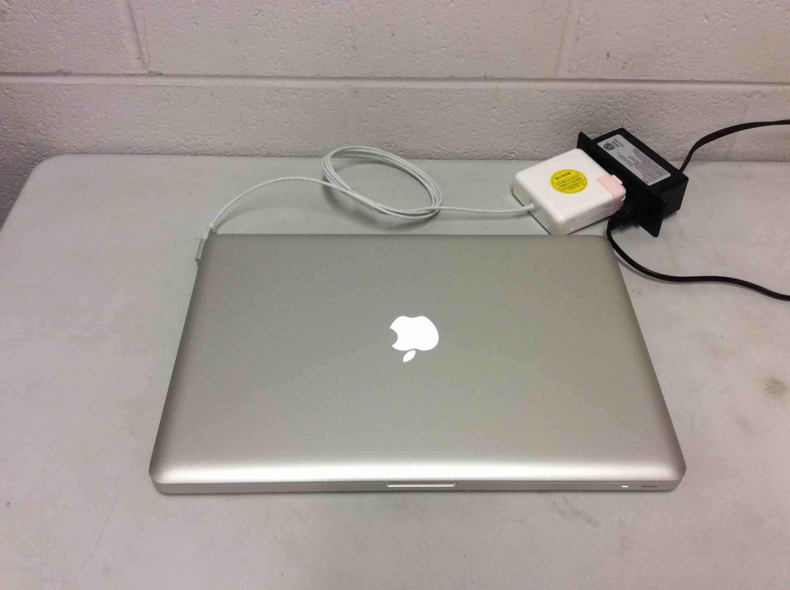 Apple Macbook Pro 15.4" Laptop 750GB