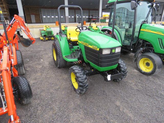 #197 John Deere 4200 Hydro, 2010 Hours, 4wd, Loader Valve, Rear Remotes