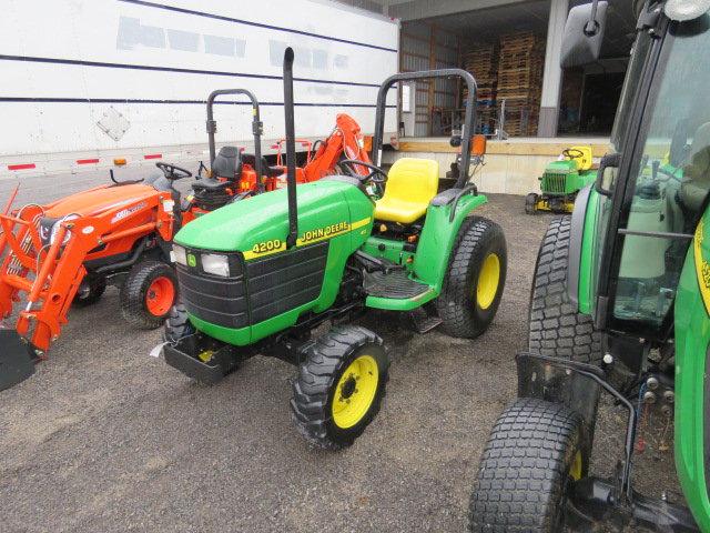 #197 John Deere 4200 Hydro, 2010 Hours, 4wd, Loader Valve, Rear Remotes