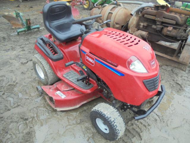 Toro LX465 Riding Mower, 42" Runs