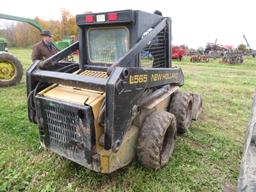 LX565 Skidsteer with bucket