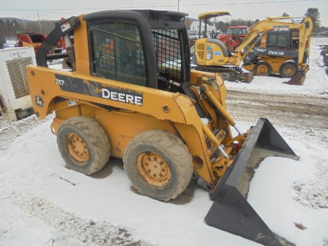 Deere 317 Skid Steer, Cab w/ Heat & AC No Door, New 72" Bucket, 1 Owner Mac