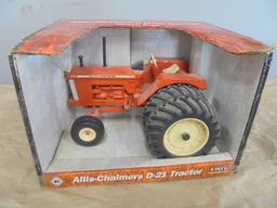 Allis Chalmers D21 w/ Duals, ERTL 1/16