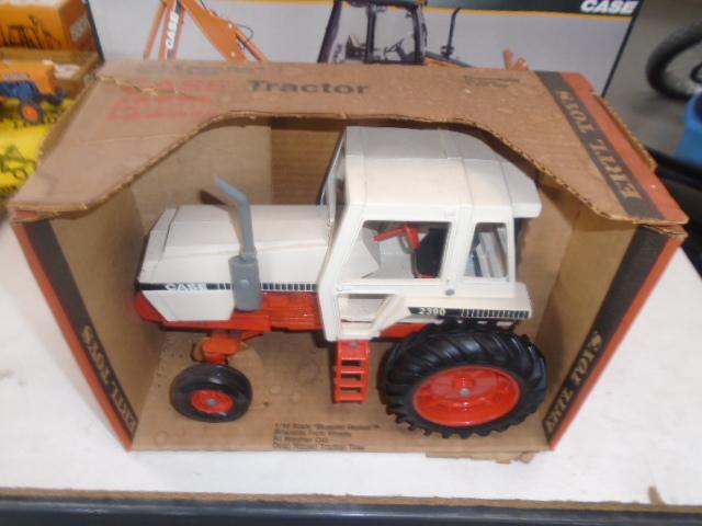 Case 2390 Toy Tractor 1/16 Scale, ERTL, NIB