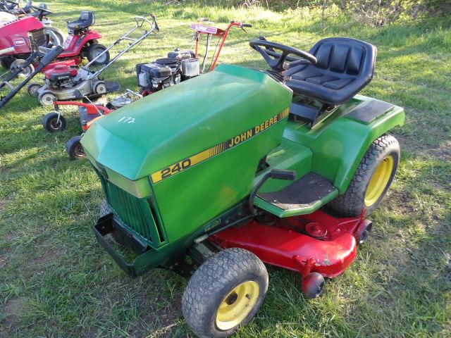 John Deere 240 Riding Mower, Runs