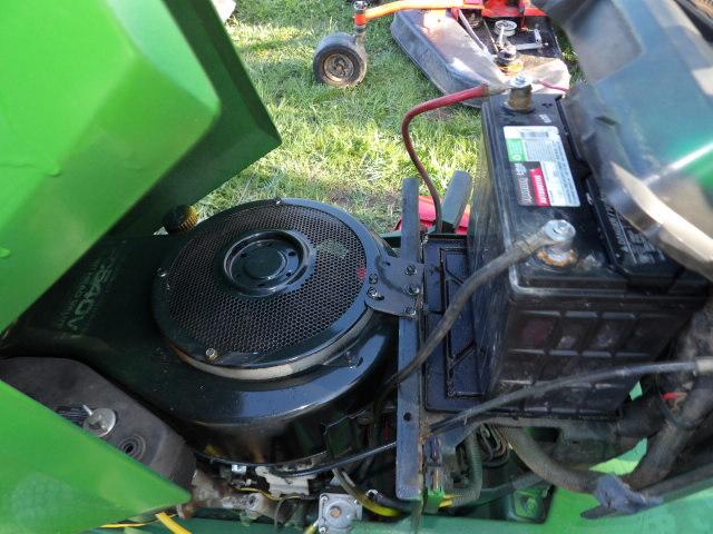 John Deere 240 Riding Mower, Runs