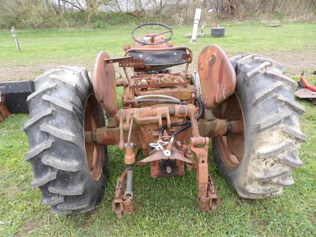 International 300 Utility Antique Tractor, Like New Firestone 13.6-28 Rear