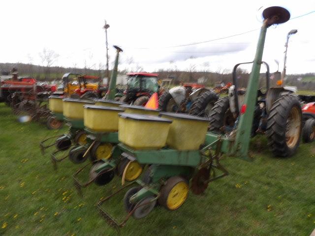 John Deere 7000 4 Row Corn Planter, No Til Coulters, Wide Row, Has Monitor