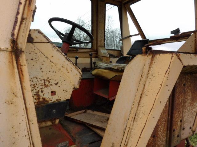 Case 770 Diesel Tractor w/ Cab & Loader, Dual Remotes, Diesel, Power Shift,