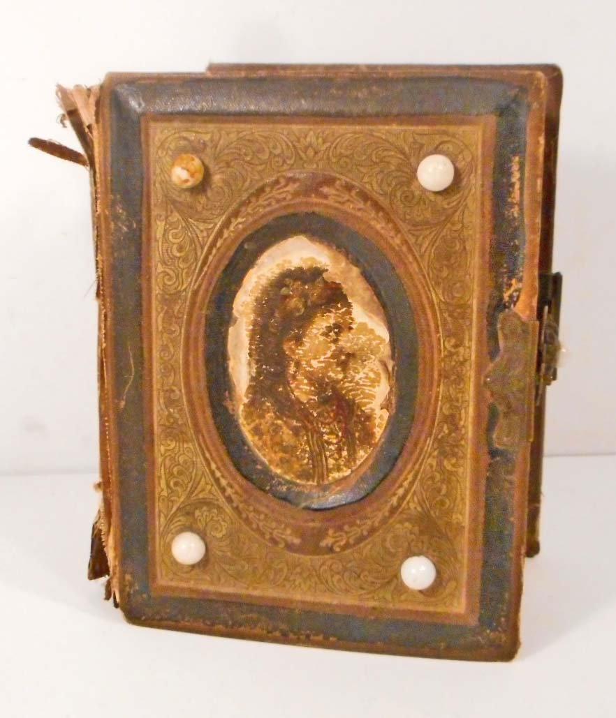 ANTIQUE VICTORIAN CDV PHOTO ALBUM W/ 21 PHOTOS