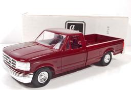 1993 ERTL # 6860 FORD F-150 XLT MEDIUM CABERNET MIB