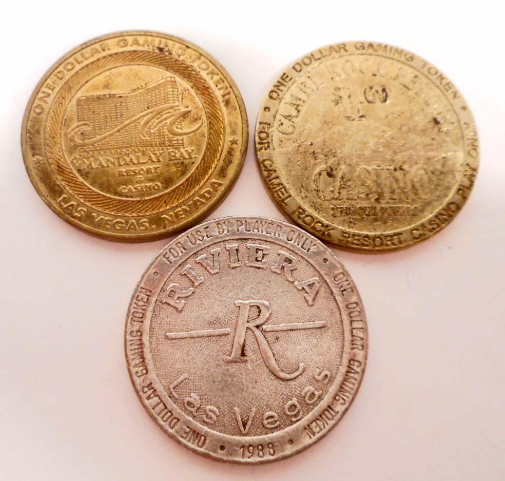 LOT OF 3 VINTAGE LAS VEGAS ONE DOLLAR GAMBLING TOKENS