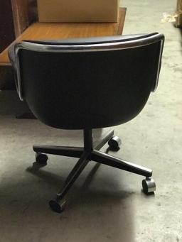Knoll Charles Pollock Leather Swivel Chair