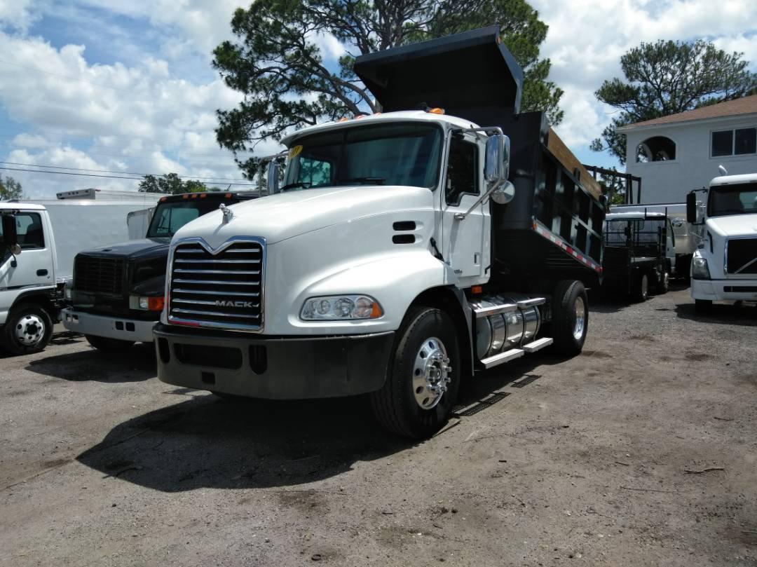 2011 MACK PINNACLE CXU612 DUMP TRUCK