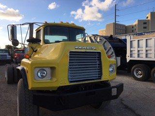 2001 Mack DM600 CAB & CHASSIS TRUCK