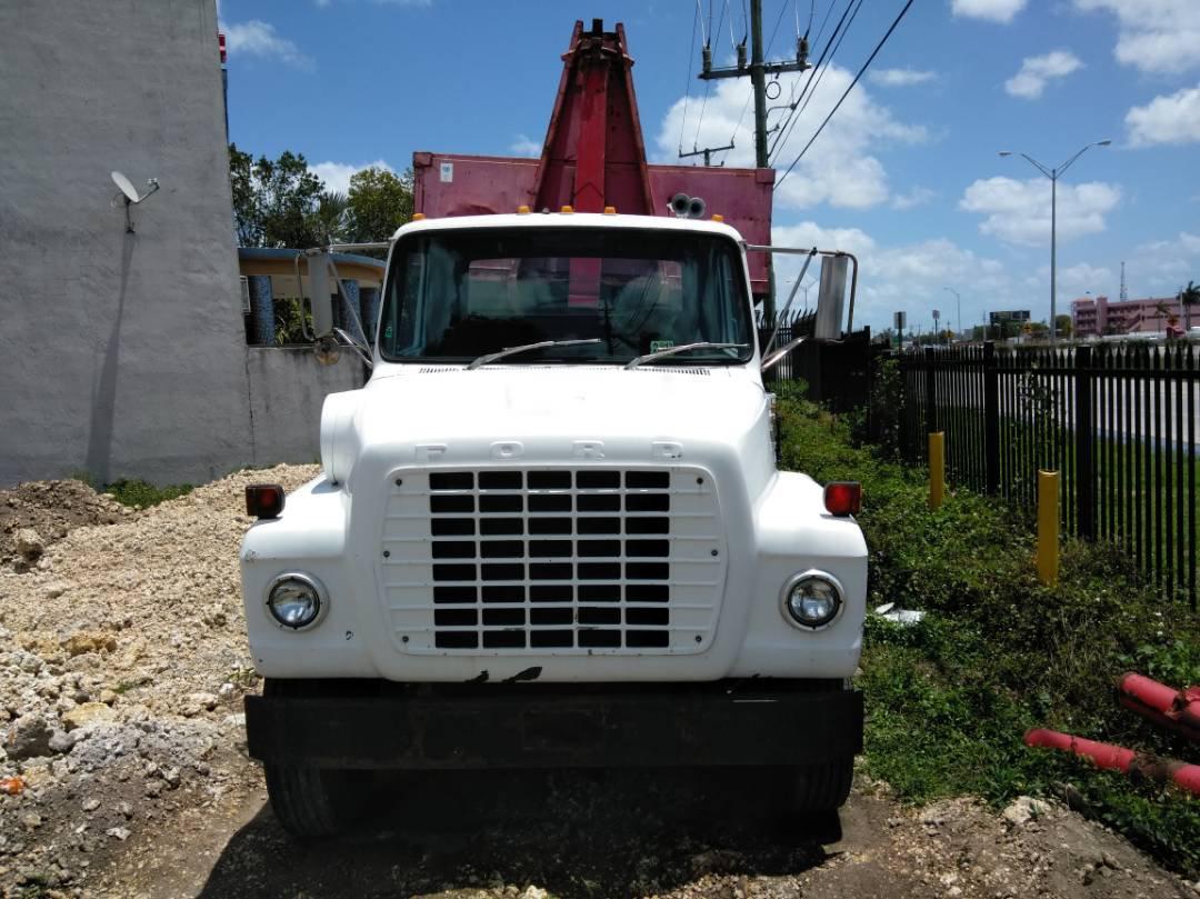 1984 FORD L8000 DUMP TRUCK