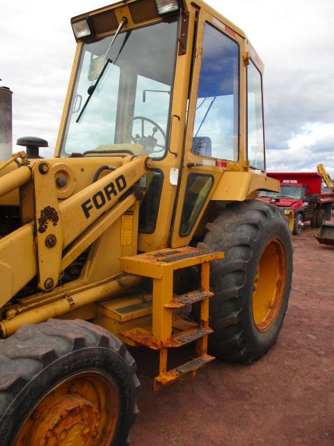 1988 FORD 555B 4WD TRACTOR W/ LDR,