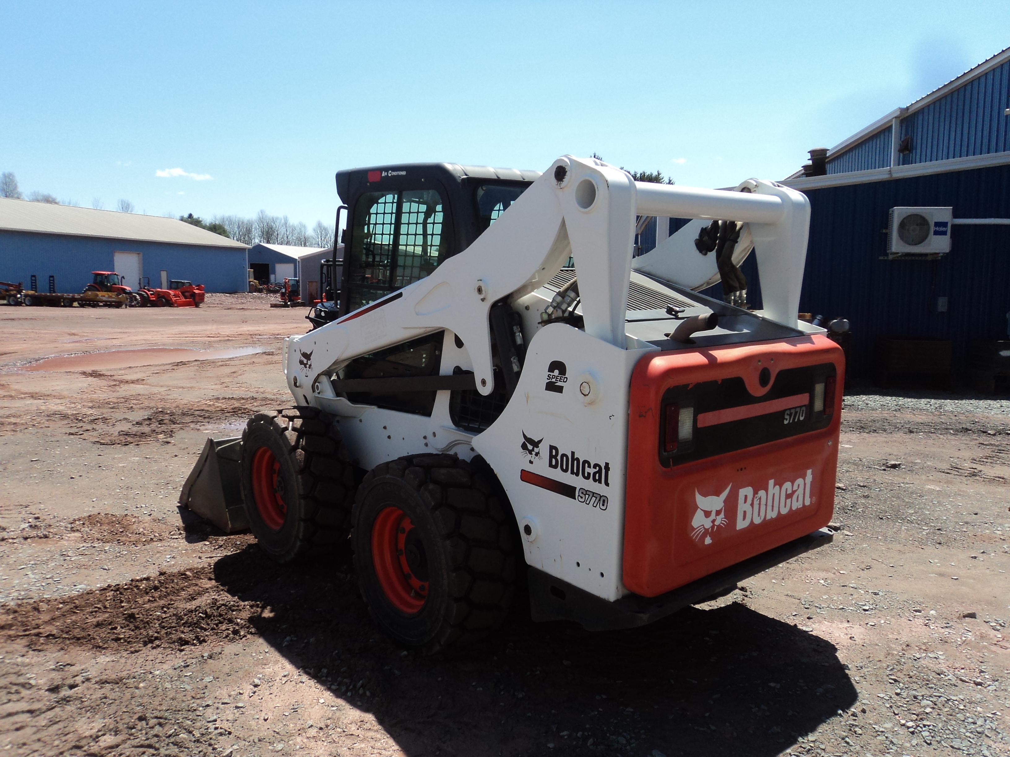 BOBCAT S770 SKID STEER