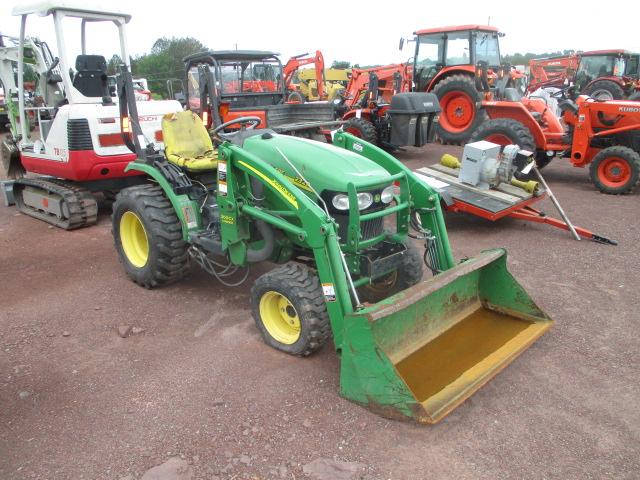 John Deere 2320 Tractor w/loader