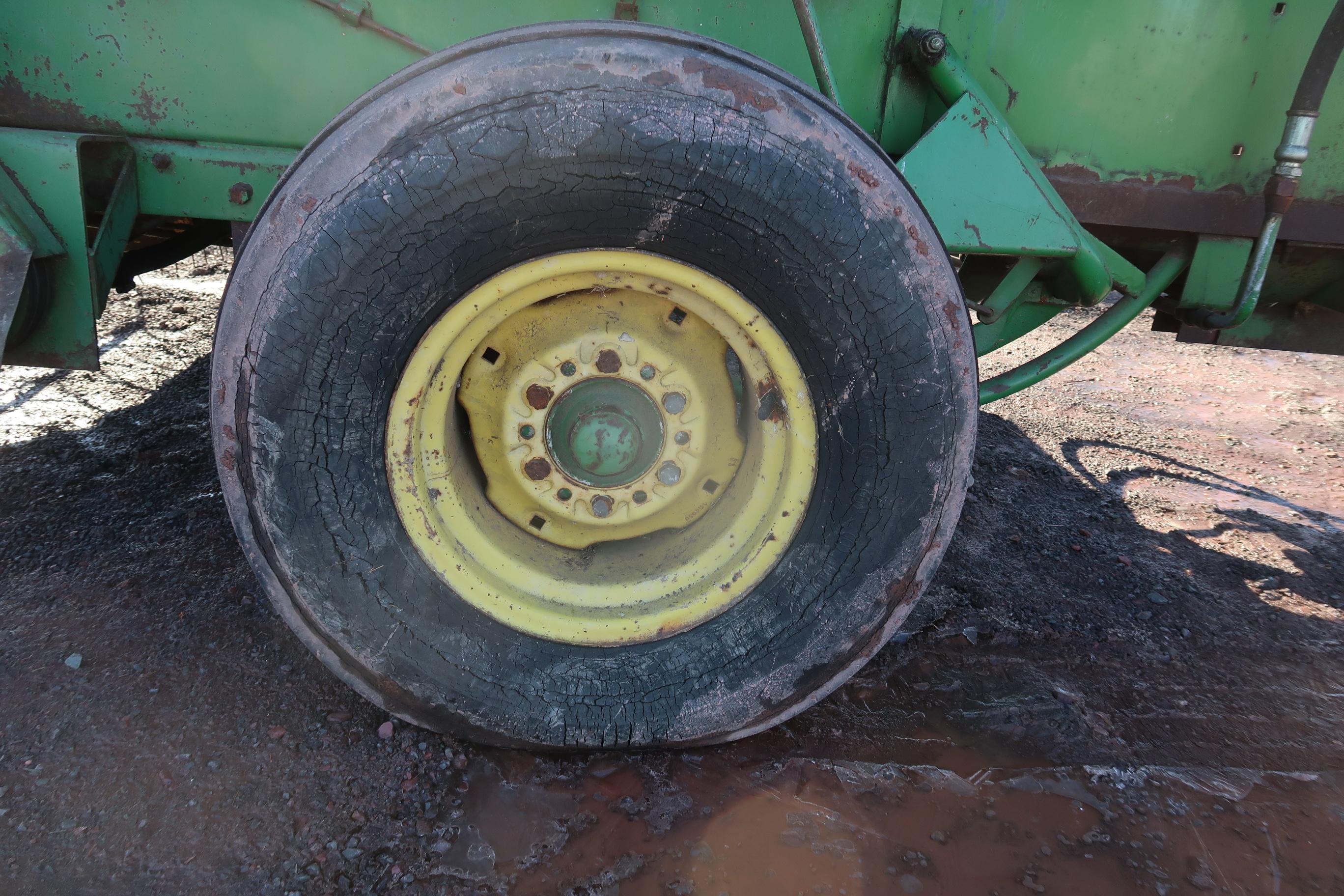 John Deere 336 Square Baler