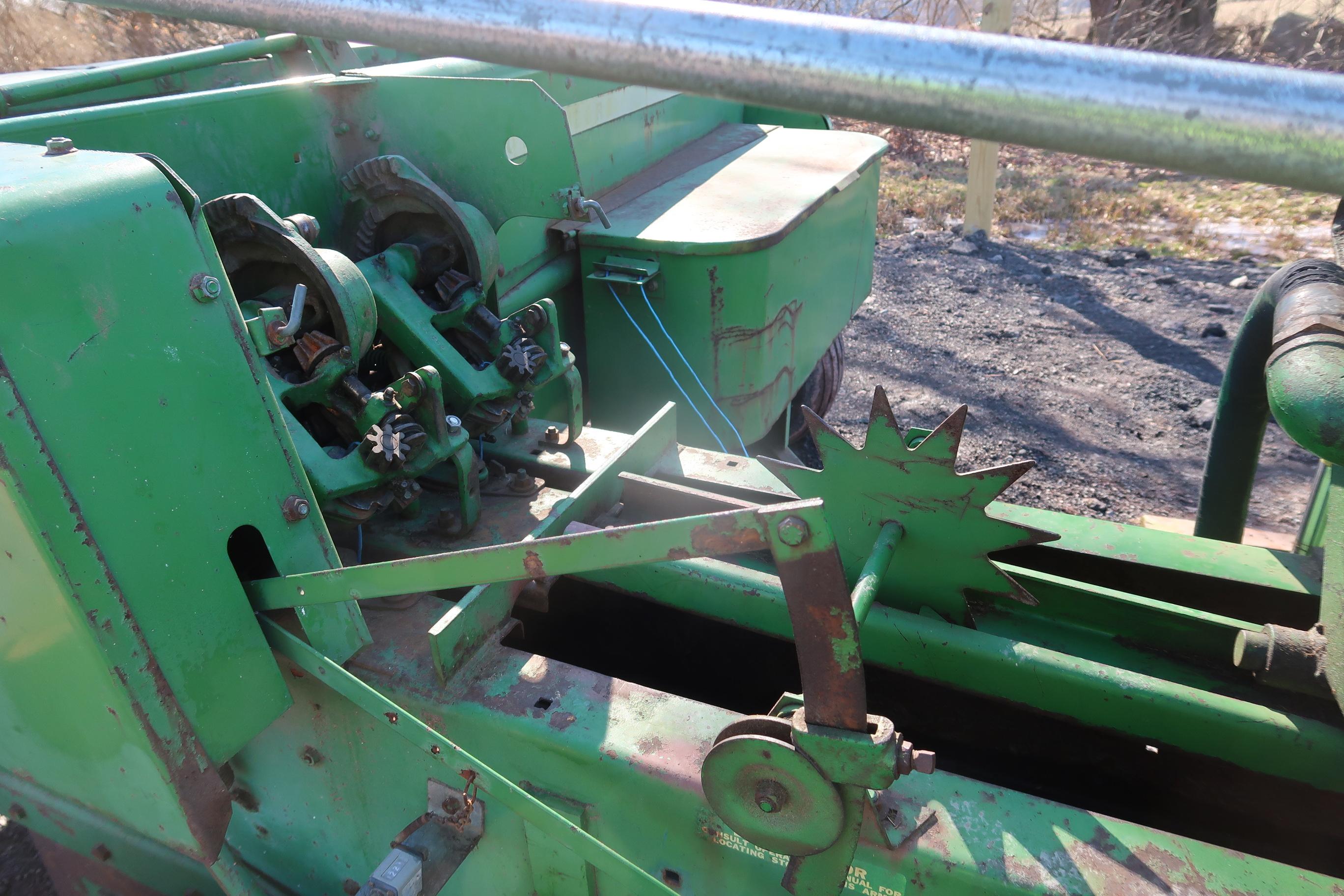 John Deere 336 Square Baler