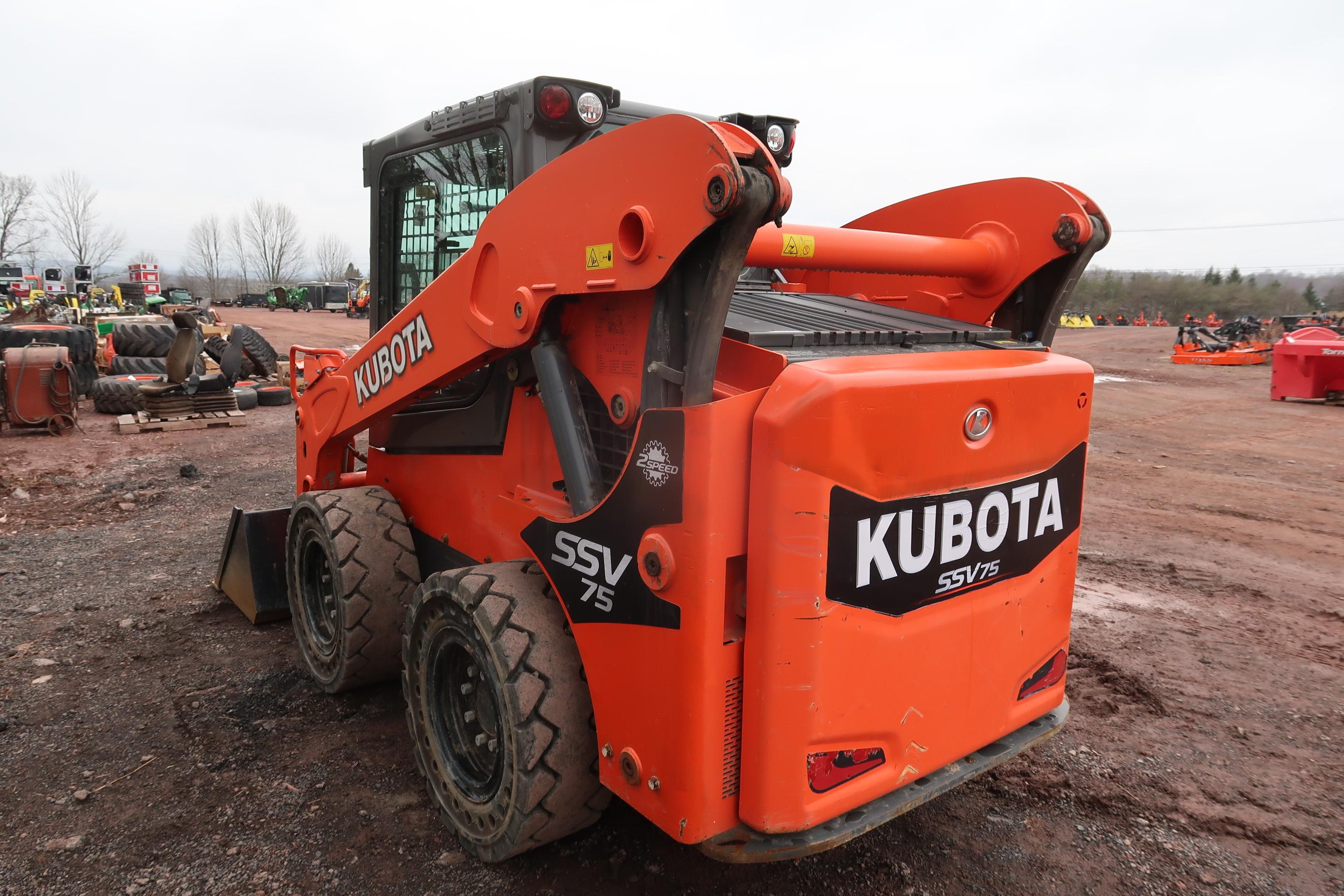 2017 Kubota SSV75-2 Skidsteer