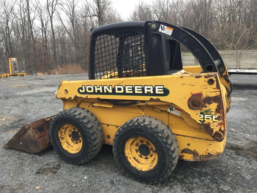 JOHN DEERE 250 SKID LOADER