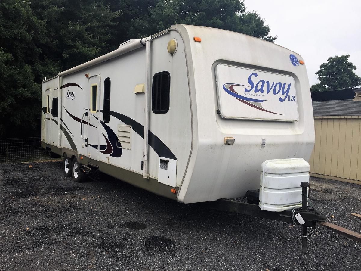 2008 Savory LX Holiday Rambler 32' Camper